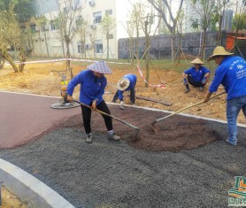 增城區(qū)街心公園透水地坪建設(shè)施工中