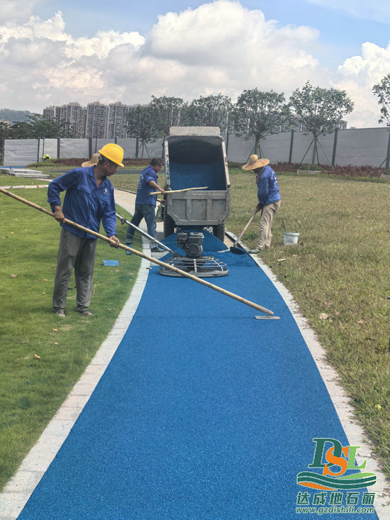 【廣州地石麗】新塘公園上城彩色透水瀝青開(kāi)始施工啦！