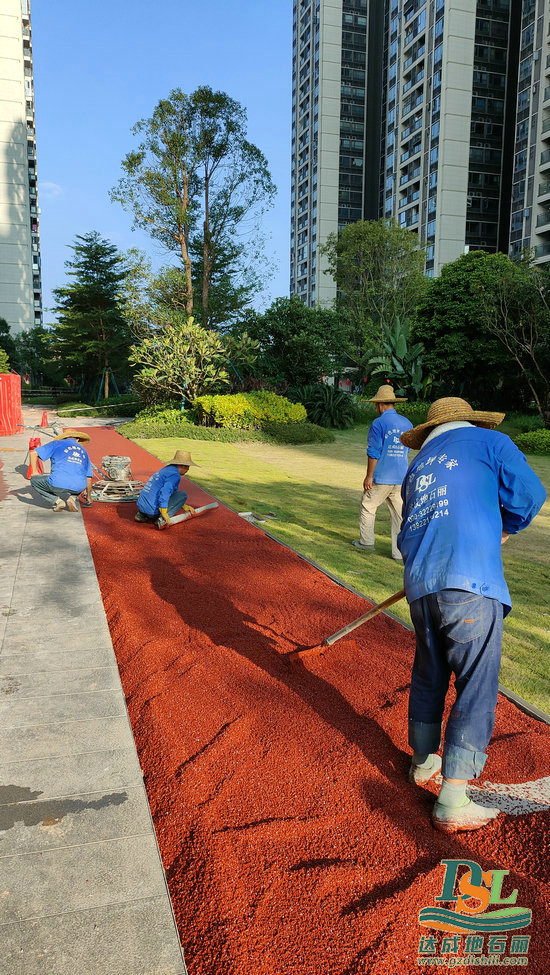 【廣州地石麗】趁著天氣晴朗，冷鋪瀝青施工抓緊安排~