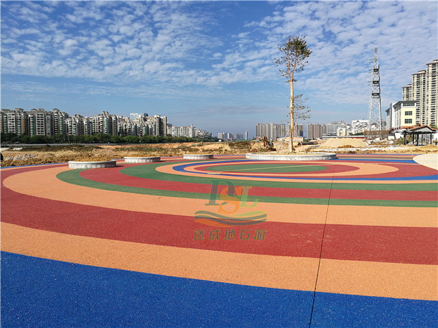 花香沁園公園春瀾廣場彩色透水地坪項目